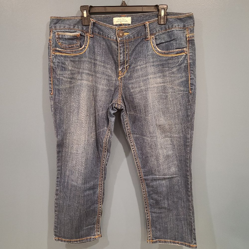 Aeropostale Capri (junior sizing 17/18)